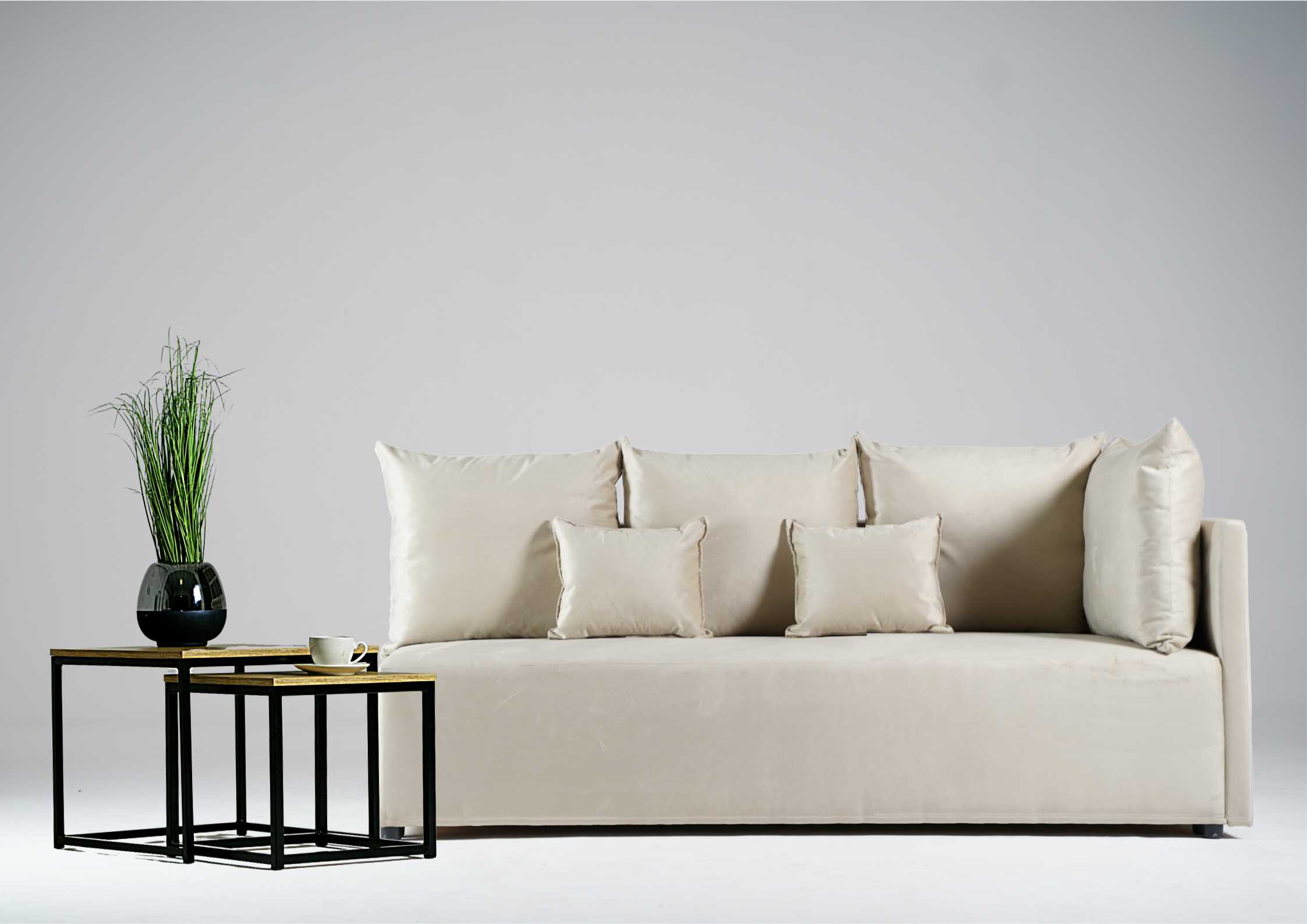 Beżowa sofa do salonu 